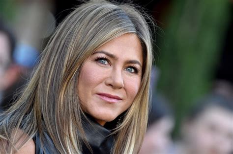 jennifer aniston at murder mystery premiere june 2019 popsugar middle east celebrity and