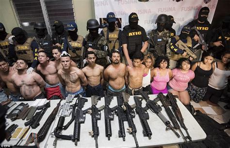 Honduras Police Parade Members Of Notorious Barrio 18 Daily Mail Online