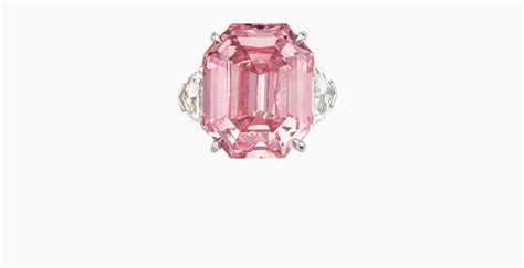 Уникальный розовый бриллиант был продан за 50 млн