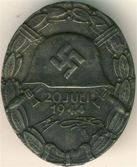 Gebeurtenissen van dinsdag 20 juni 1944 2 old german medals (Verwundeten-Abzeichen 20 Juli 1944)