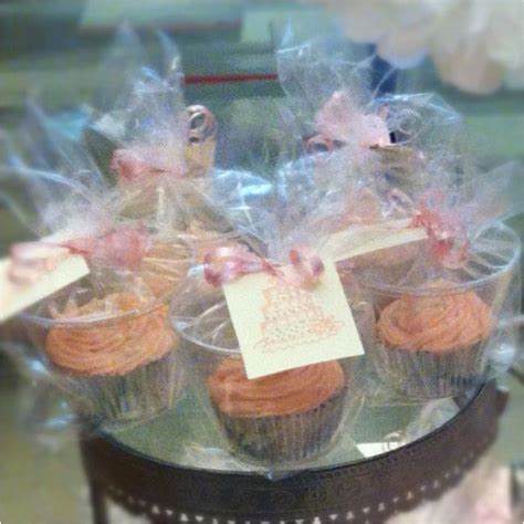 This is the perfect tag for an easy, quick christmas gift. Individually wrapped cupcake favors | Cupcake favors, Cute ...