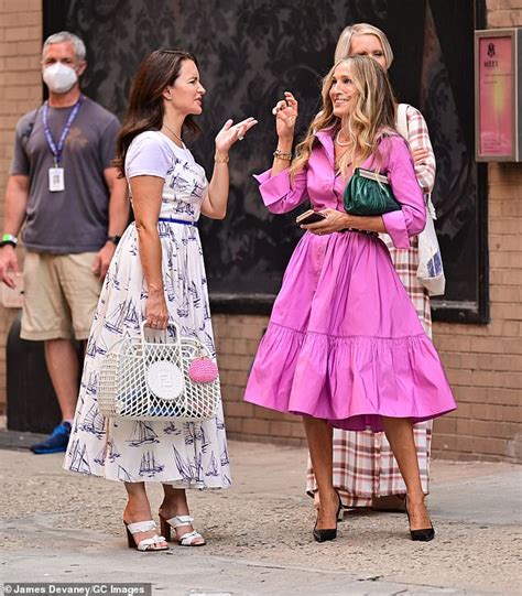 Sarah Jessica Parker Looks Mortified While Filming Nyc Street Scene On