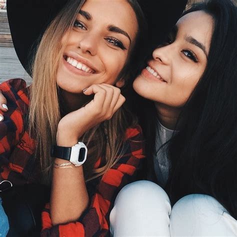 10 Tips Successful Instagrammers Use To Take The Perfect Selfie