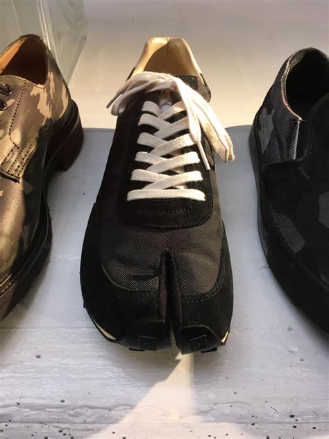 These Designer Shoes With Separated Toes R Atbge