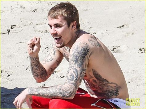 Justin Bieber Goes Shirtless For Beach Day With Wife Hailey Photo Justin Bieber