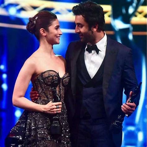 Power Couple Ranbir Kapoor And Alia Bhatt Wins Heart At 64th Filmfare Award Gud Story
