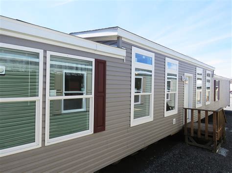 A mobile homes is an affordable choice for the homebuyer with a modest budget. Valley Vista Single-Wide Mobile Home 16 x 80(76) | Village ...