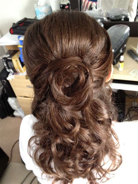 You get the look of lush curls with the ease and security that it will stay in place for the entire day. Super Half Up Half Down Wedding Hairstyles Ideas - Wohh ...