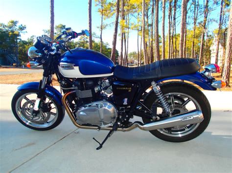 Purchased new april 29, 2010 and started mods shortly thereafter. 2010 Triumph Bonneville SE Blue/White (1 owner, cafe racer ...