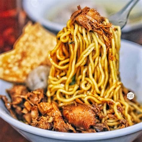 Mie Ayam Kasembadan 11 Mie Ayam Enak Terdekat Di Jakarta Reddoorz Blog Mie Ayam Mi Ayam Or Bakmi Ayam Indonesian For Chicken Bakmi Literally Chicken Noodles Is A Mie