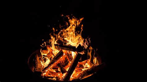 Free fire for pc windows 10/ 8/ 7/ mac note book free download/ install free fire for pc : Download wallpaper 3840x2160 flame, bonfire, fire, sparks ...