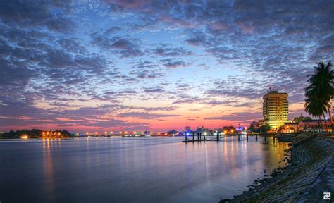 Muar is a picturesque town along the western peninsular coast. Muar Map - Johor, Malaysia - Mapcarta