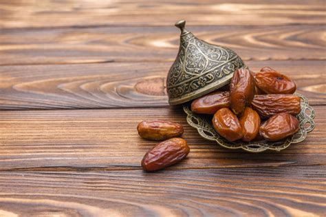 Yang mana dalam pembahasan kali ini menjelaskan pengertian puasa asyura, niat puasa asyura, tata cara puasa asyura beserta keutamaan puasa asyura dengan secara singkat dan jelas. Ini Sejarah Hari dan Puasa Asyura pada 10 Muharram ...