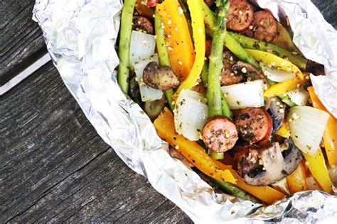 They are so easy to put together and even easier to clean up! Low-Carb Keto Italian Sausage and Veggie Foil Packets - Forkly