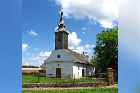 Обележена слава најстарије цркве брвнаре у Војводини / Православие.Ru