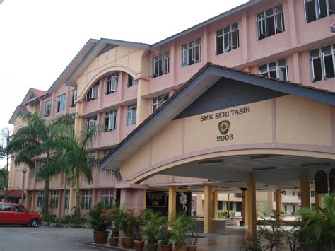 Kesinambungan rumah hantu dari smk seri tasik ke sk seri tasik. Smk Seri Tasik Header: Sejarah Sekolah