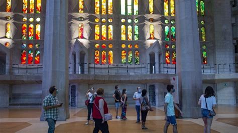 Basílica Da Sagrada Família Reabre Com Homenagem A Profissionais Da