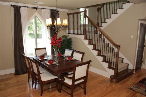 This can make such a dramatic difference in the overall look of the room, so i'd love to see pictures from anyone who does. how to stage a dining room table - Google Search | Dining ...