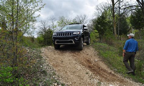 2014 Jeep Grand Cherokee Shows Its Trail Rated Skills Off Road 44