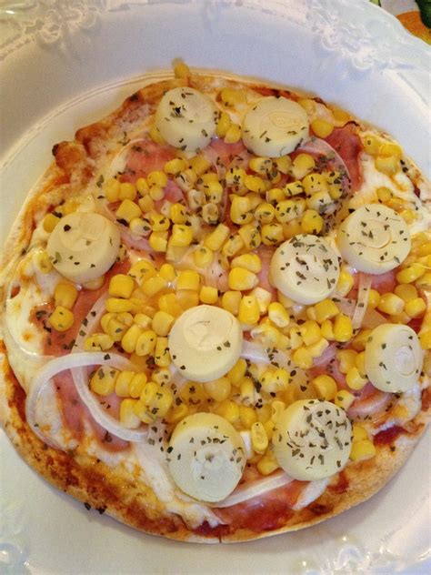 Calma, é pra isso que a gente está aqui confira nossa receita fácil e rápida de pizza à portuguesa e não perca mais horas e horas. Cantinho da Flavia: Faça sua própria pizza