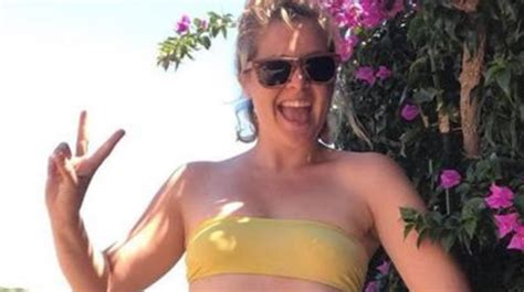 Noemi dopo la dieta mostra la prova costume in vacanza ...