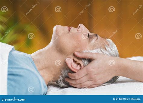 Marma Therapy Ayurveda Head Massage Shiro Abhyanga Stock Image Image Of Hand Beauty 214969465