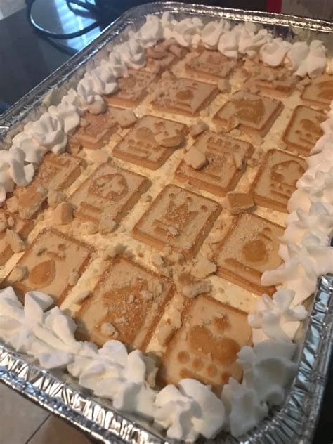 Spread the peanut butter mixture on four slices of bread and cover with banana slices. Paula Deen's Banana Pudding | Casserole Recipes