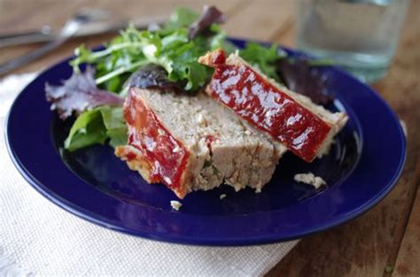 This unique thai turkey meatloaf is flavored with ginger and garlic and smothered with a sweet and spicy sriracha glaze. Recipe for turkey meatloaf with barbecue sauce - The ...