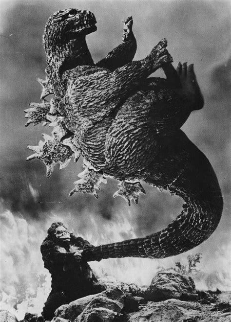 Image Kkvg King Kong Throws Godzilla By The Tail Gojipedia