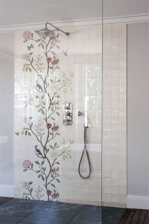 Bathroom Designs With Floral Tiles In 2020 Bathroom Wall Decor