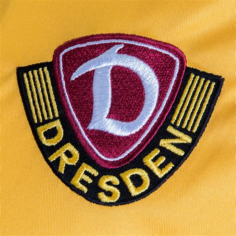 Dynamo dresden danny index — ibwm. Dynamo Dresden 2020-21 Craft Home Shirt | 20/21 Kits ...