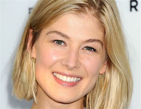 Pin By Mj S On Rosamund Pike With Images Short Hair Styles