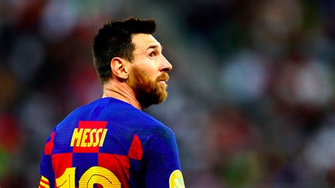 His base salary at fc barcelona club upto (€40 million). El fichaje innegociable que Messi exige a Bartomeu para ...