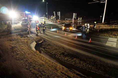 Bei laage hatten sich laut polizei in einer senke der a19 auch in der gegenrichtung sei es zu einem unfall durch nasse fahrbahnen gekommen, ebenso wie auf der a20 bei tessin. Auto von Zug erfasst: Niemand verletzt - noe.ORF.at