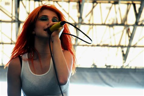 1366x768 Paramore Redhead Singer Hailey Williams Wallpaper Coolwallpapers Me
