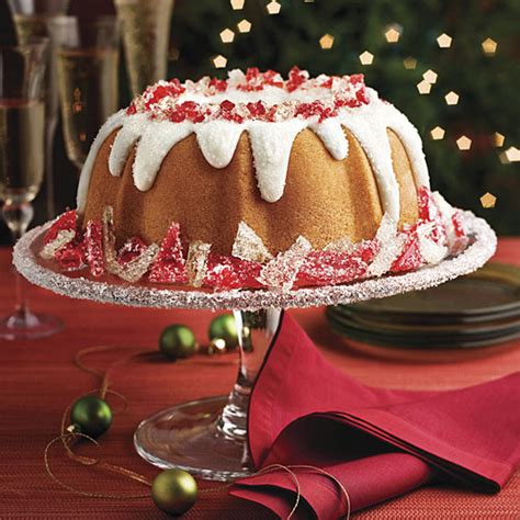 Bundt cakes are so pretty and elegant, but baking a cake in one pan instead of layers makes them deceptively easy to prepare. Plain or Fancy Christmas Cakes | Southern Living