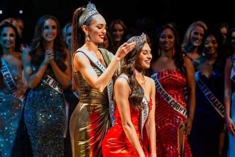 Miss Universe Rbonney Gabriel Hands Over Miss Usa Crown To Successor Miss North Carolina