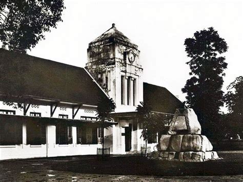 Tugu Batu Prasasti Pionir Penggalian Timah Di Belitung