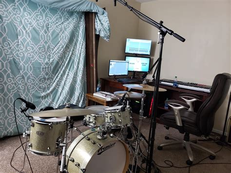 115 harehills rd, leeds, united kingdom. Decided to move the big boy computer into the studio : drums