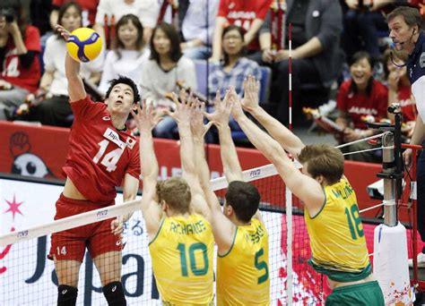 Volleyball ）は、ネット越しにボールを打ち合う球技。1チーム6人で行われる 注釈 1。 日本語や漢字圏では排球（はいきゅう）と訳されている。 狭義では、この競技に使用する専用のボールのことを指す。 バレーボール全日本男子の中垣内祐一監督 ― スポニチ Sponichi ...