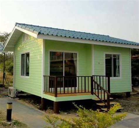 Kebanyakkan rumah papan kayu yang dibina semula telah digabungkan
