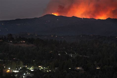 Santa Cruz Mountains Loma Fire Burns 1000 Acres Forces Evacuations