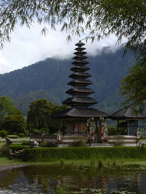 Tourism In Bali Isvery Beautiful Ulun Danu Temple Bali Indonesia