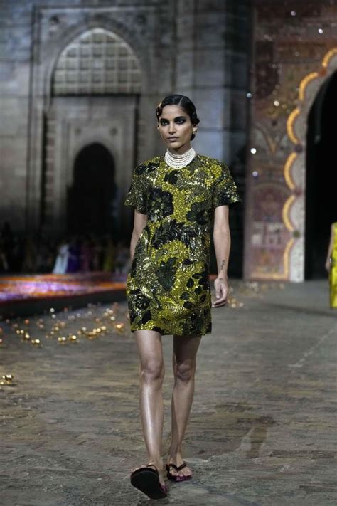 Dior Transforms Mumbais Gateway Of India Into Fashion Ramp