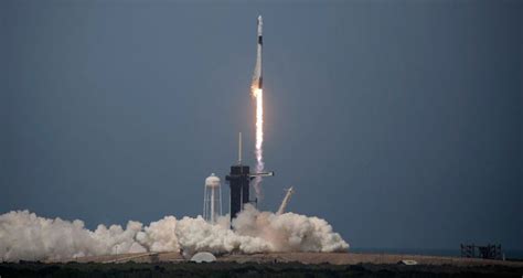 Video Captan El Momento Exacto En El Que Un Cohete De Spacex Pasa