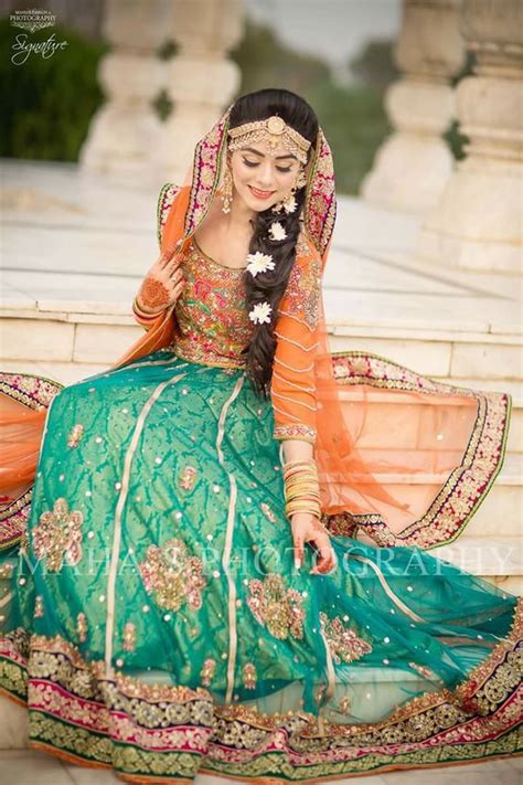 25 Best Mehndi Dresses For Pakistani Brides 2017 2018 Folder