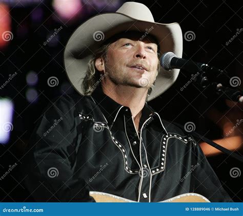 Alan Jackson Performs In Concert Editorial Photo Image Of Music