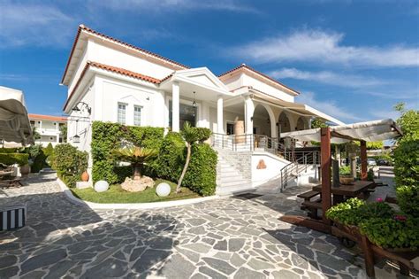Book mediterranean beach hotel, agios tychon on tripadvisor: Louros Beach Hotel, Kalamaki, Zante