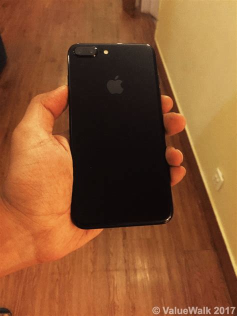 This iphone 7 plus is a factory unlocked apple smartphone with jet black finish and ios for effortless usage. iPhone 7 Plus Jet Black Review: Pros And Cons