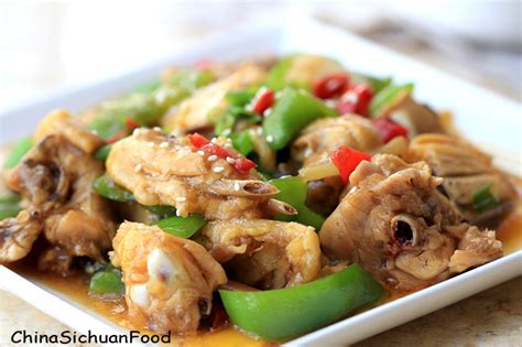 Diced chicken with water chestnuts, bamboo shoots, and mushrooms in spicy garlic sauce. Chinese Hunan Chicken - Donan Chicken | China Sichuan Food